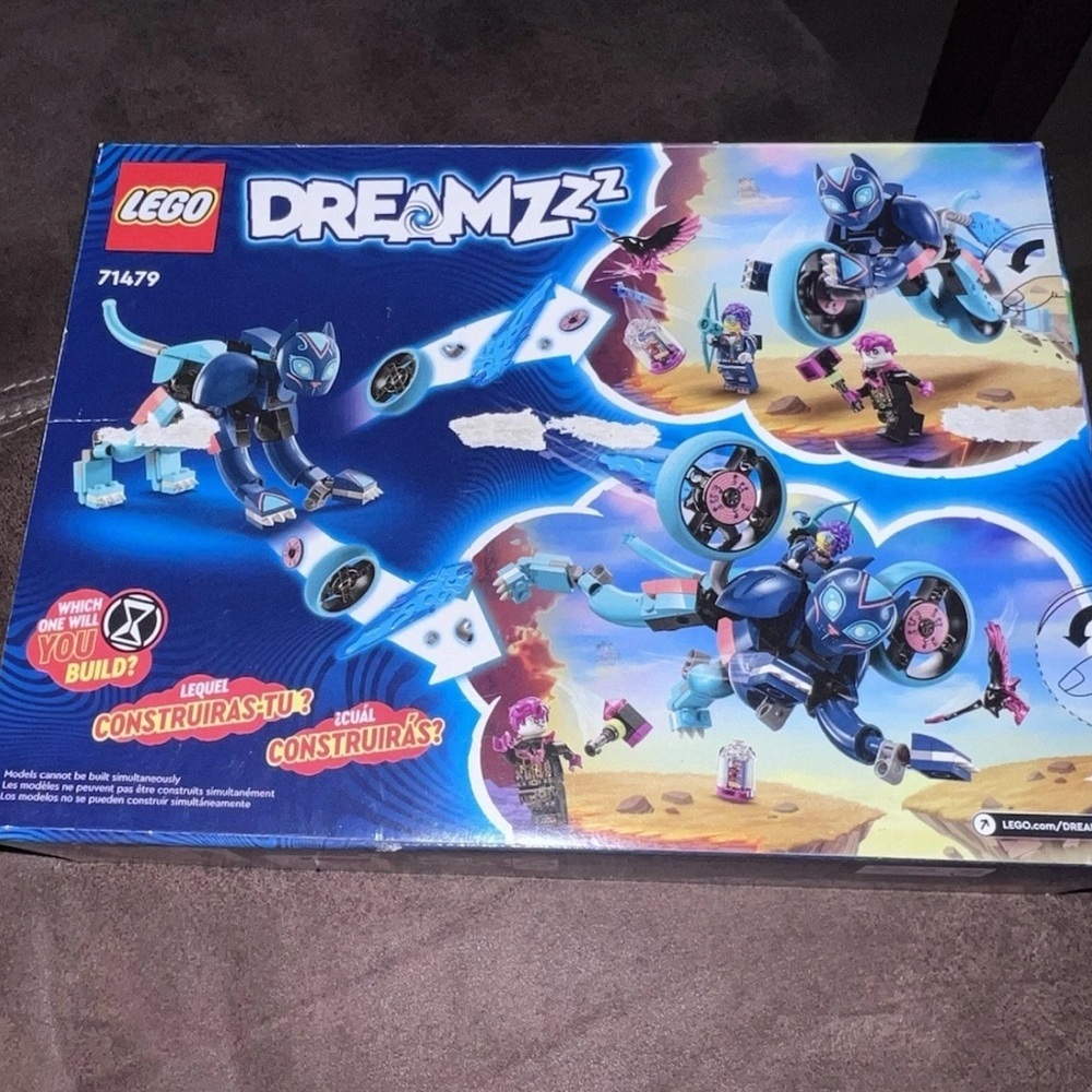 LEGO DREAMZzz Zoey's Cat Motorcycle - Blue and Pink Adventure - Picture 2 of 3